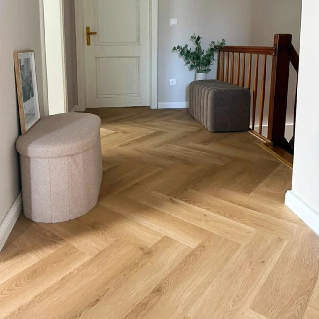 Homestory Kenny Ambientebild, Vinylboden Fischgrät im Flur